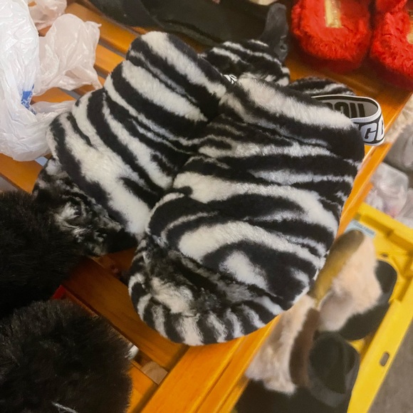 Ugg fluff yea slides - Picture 3 of 4